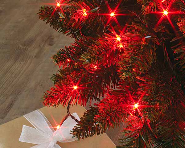 sapin de Noël décoré d'une guirlande LED classique Blachère Illumination Store