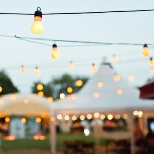 Illuminations pour un mariage avec des guirlandes guinguettes Blachère Illumination